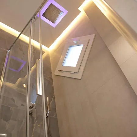 The Three Diamonds - Daire