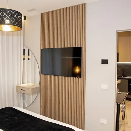 The Three Diamonds - アパート *